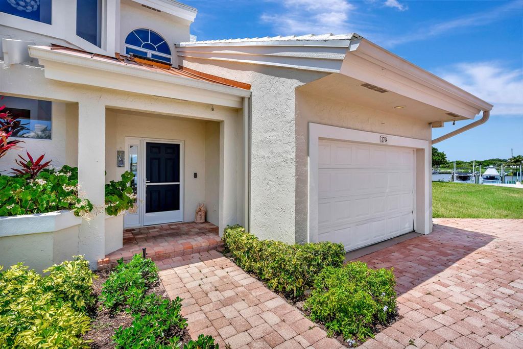 2704 Captains Way, Jupiter, FL 33477