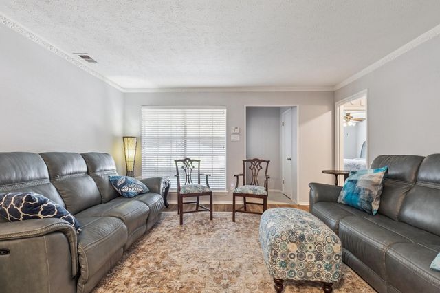 8318 Lullwater Drive, Dallas, TX 75218