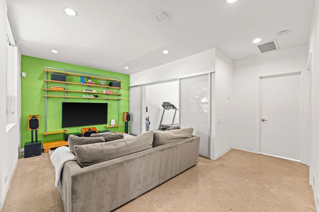 4908 S Shepherd, Houston, TX 77098