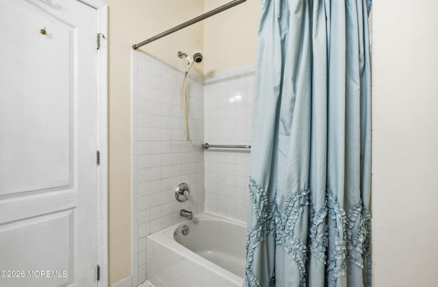83 Jadelawns Drive, Lakewood, NJ 08701