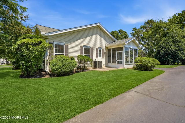 83 Jadelawns Drive, Lakewood, NJ 08701