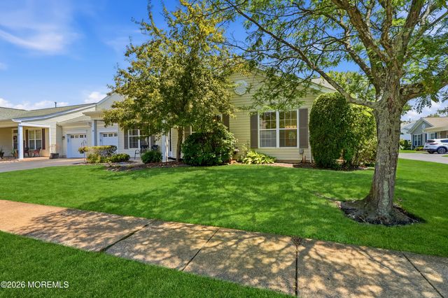 83 Jadelawns Drive, Lakewood, NJ 08701