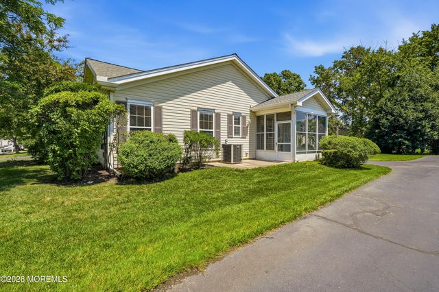 83 Jadelawns Drive, Lakewood, NJ 08701