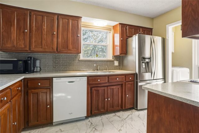 702 Michol Street, Grapevine, TX 76051
