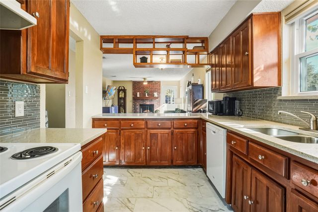702 Michol Street, Grapevine, TX 76051