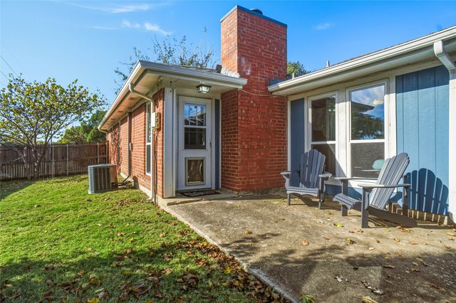 702 Michol Street, Grapevine, TX 76051