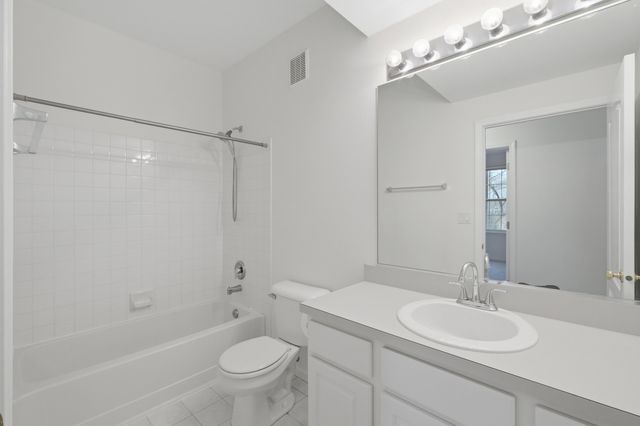 1313 Brookdale Drive, Carpentersville, IL 60110