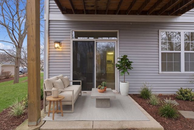 1313 Brookdale Drive, Carpentersville, IL 60110