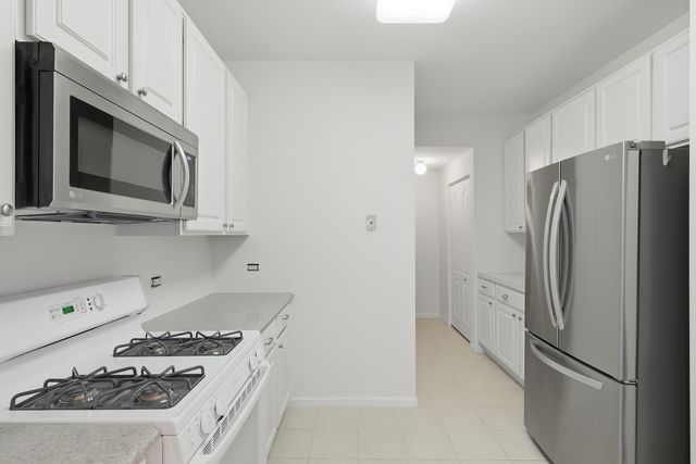 1313 Brookdale Drive, Carpentersville, IL 60110