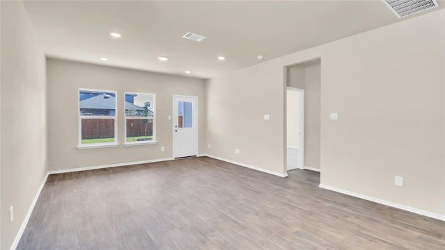 348 Ebbsfleet DR, Uhland, TX 78640