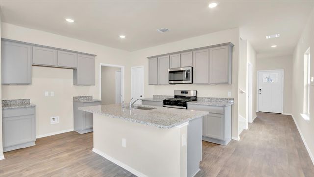 348 Ebbsfleet DR, Uhland, TX 78640