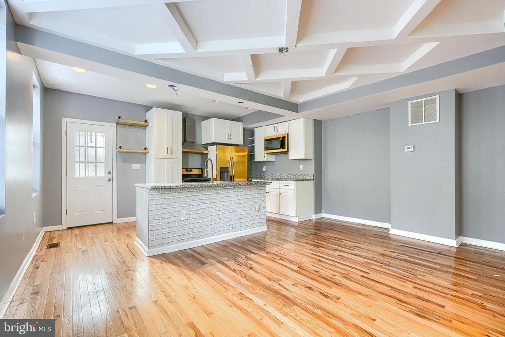 Image 12 of property listing at 2440 DRUID PARK DR, Baltimore, MD 21215