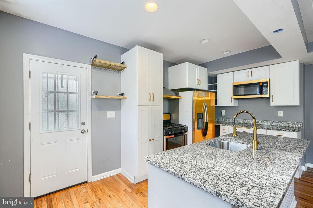 Image 14 of property listing at 2440 DRUID PARK DR, Baltimore, MD 21215