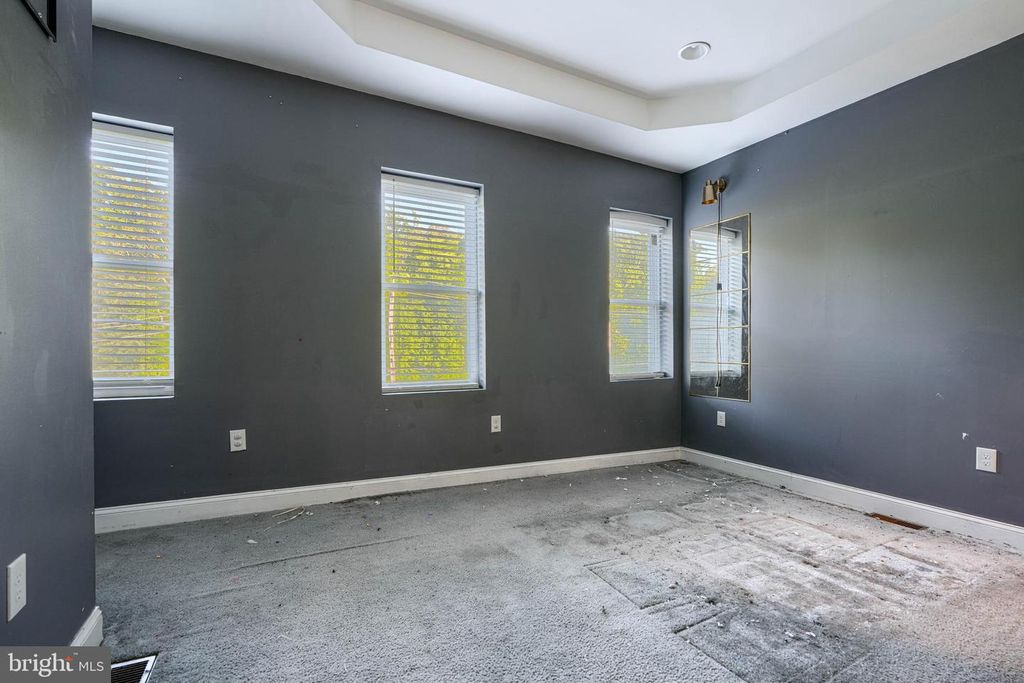Image 21 of property listing at 2440 DRUID PARK DR, Baltimore, MD 21215