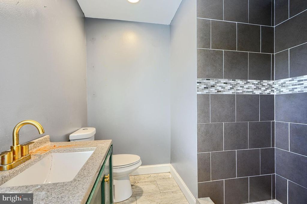 Image 24 of property listing at 2440 DRUID PARK DR, Baltimore, MD 21215