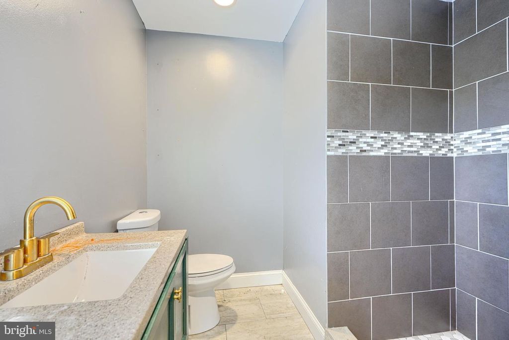 Image 25 of property listing at 2440 DRUID PARK DR, Baltimore, MD 21215