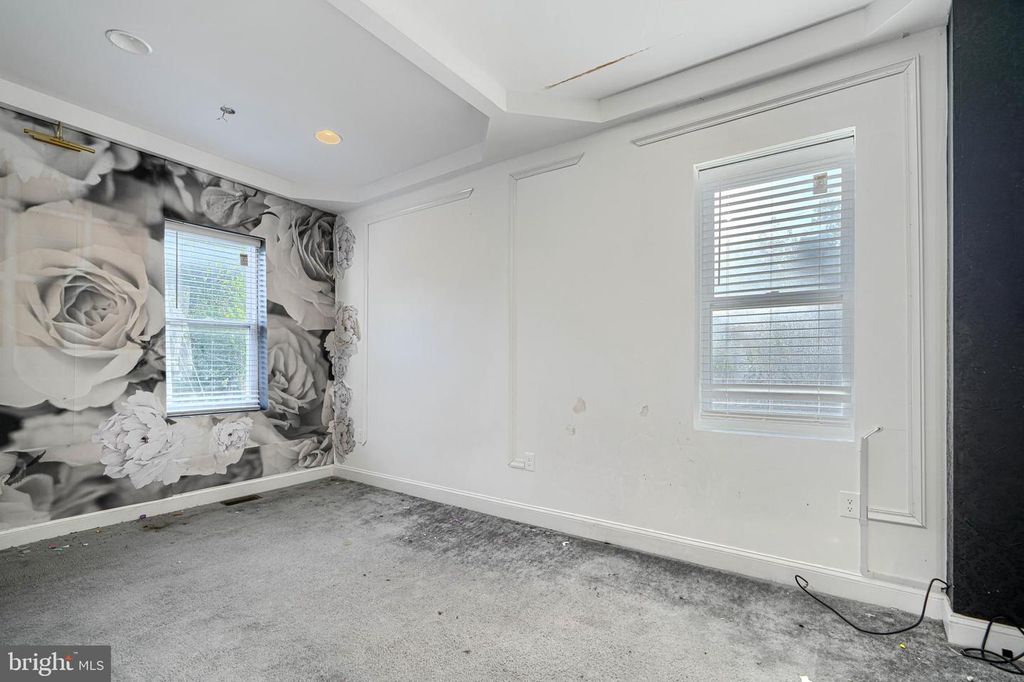 Image 28 of property listing at 2440 DRUID PARK DR, Baltimore, MD 21215