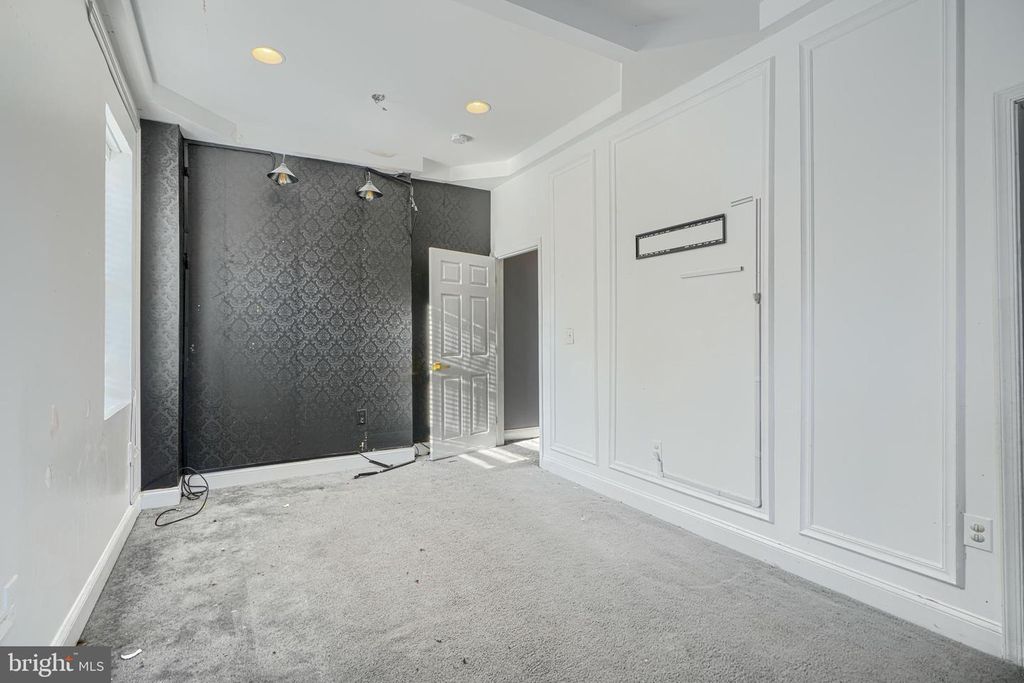 Image 29 of property listing at 2440 DRUID PARK DR, Baltimore, MD 21215