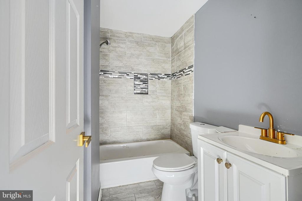 Image 31 of property listing at 2440 DRUID PARK DR, Baltimore, MD 21215