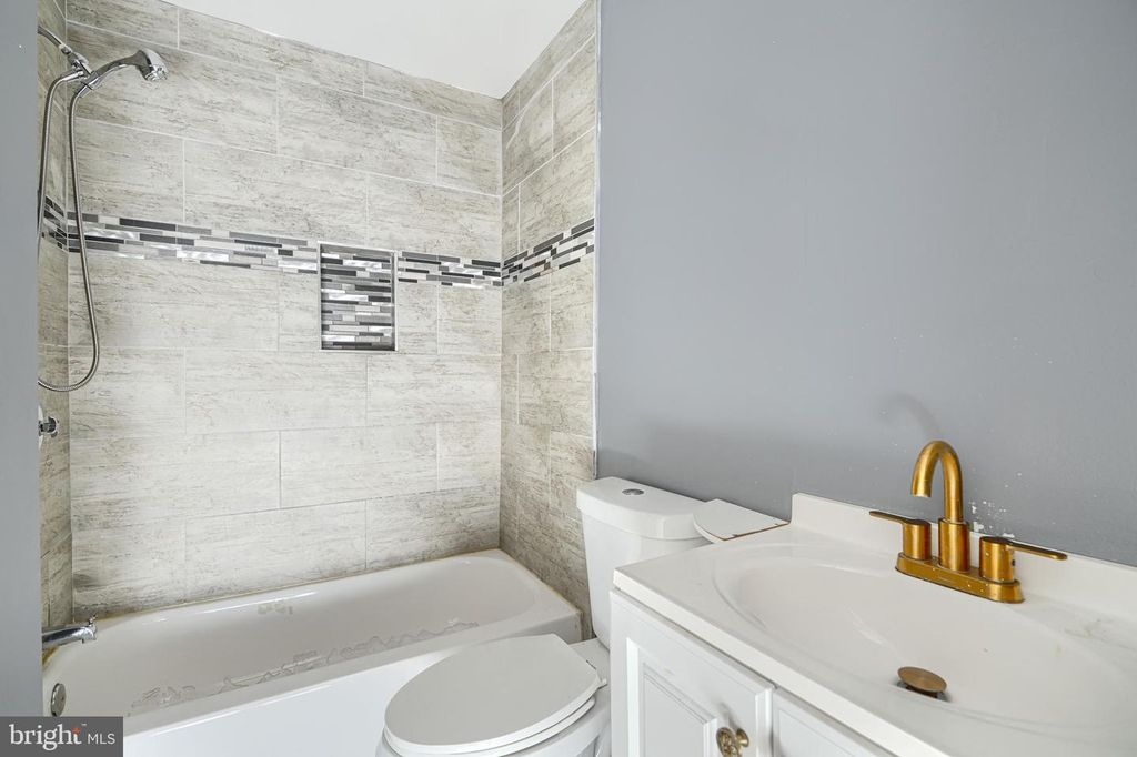 Image 32 of property listing at 2440 DRUID PARK DR, Baltimore, MD 21215