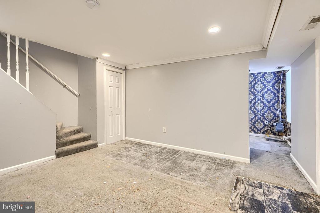 Image 34 of property listing at 2440 DRUID PARK DR, Baltimore, MD 21215