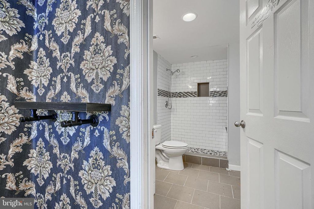 Image 38 of property listing at 2440 DRUID PARK DR, Baltimore, MD 21215