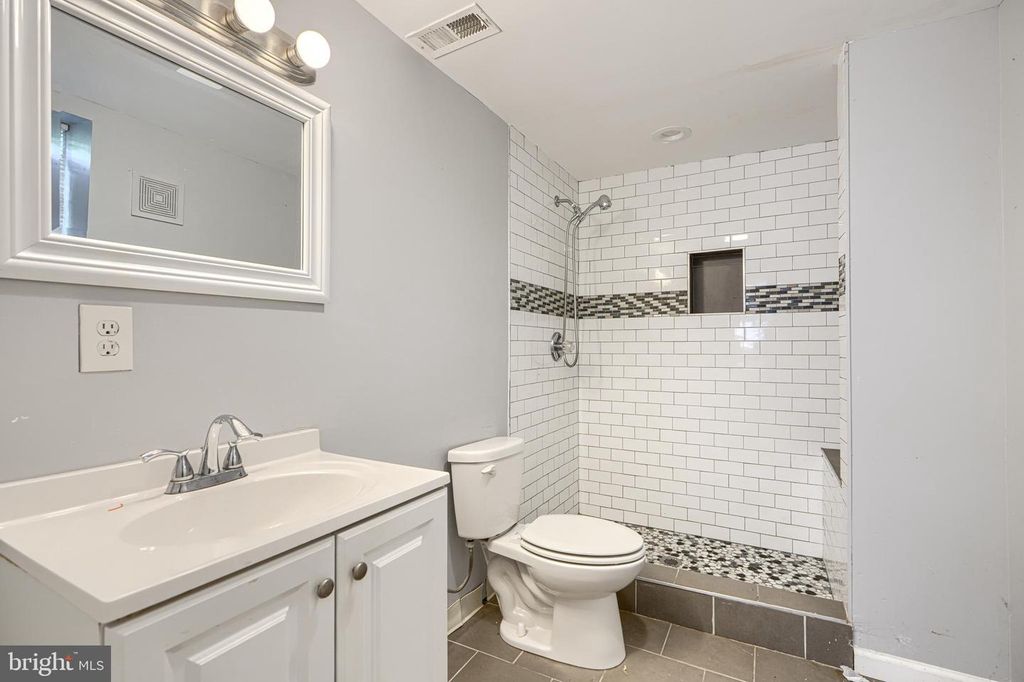 Image 39 of property listing at 2440 DRUID PARK DR, Baltimore, MD 21215