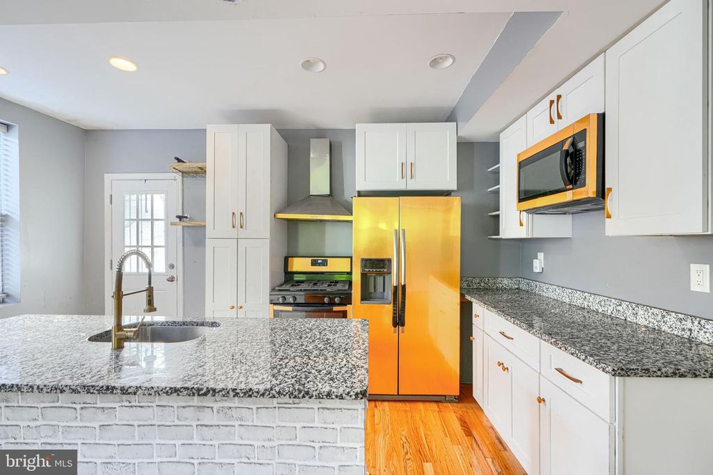 Image 4 of property listing at 2440 DRUID PARK DR, Baltimore, MD 21215