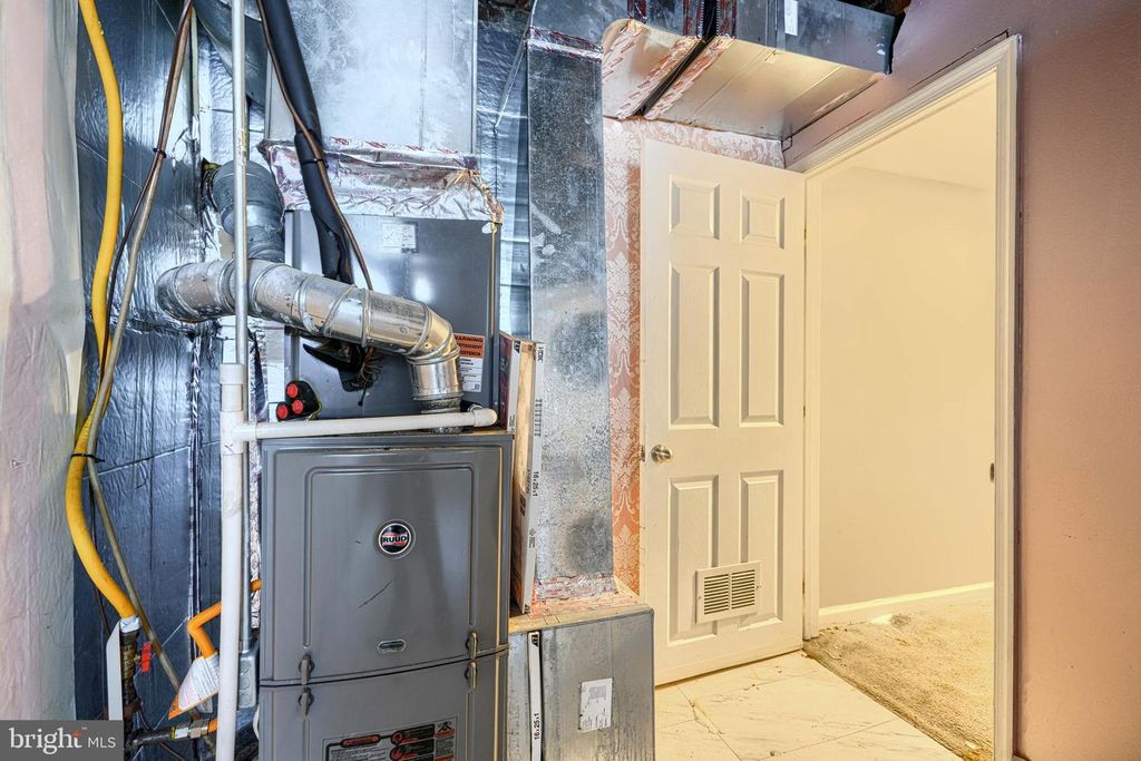 Image 42 of property listing at 2440 DRUID PARK DR, Baltimore, MD 21215