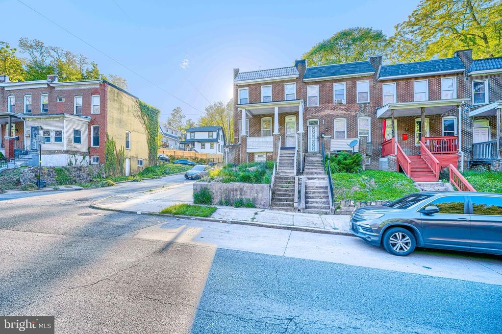 Image 7 of property listing at 2440 DRUID PARK DR, Baltimore, MD 21215