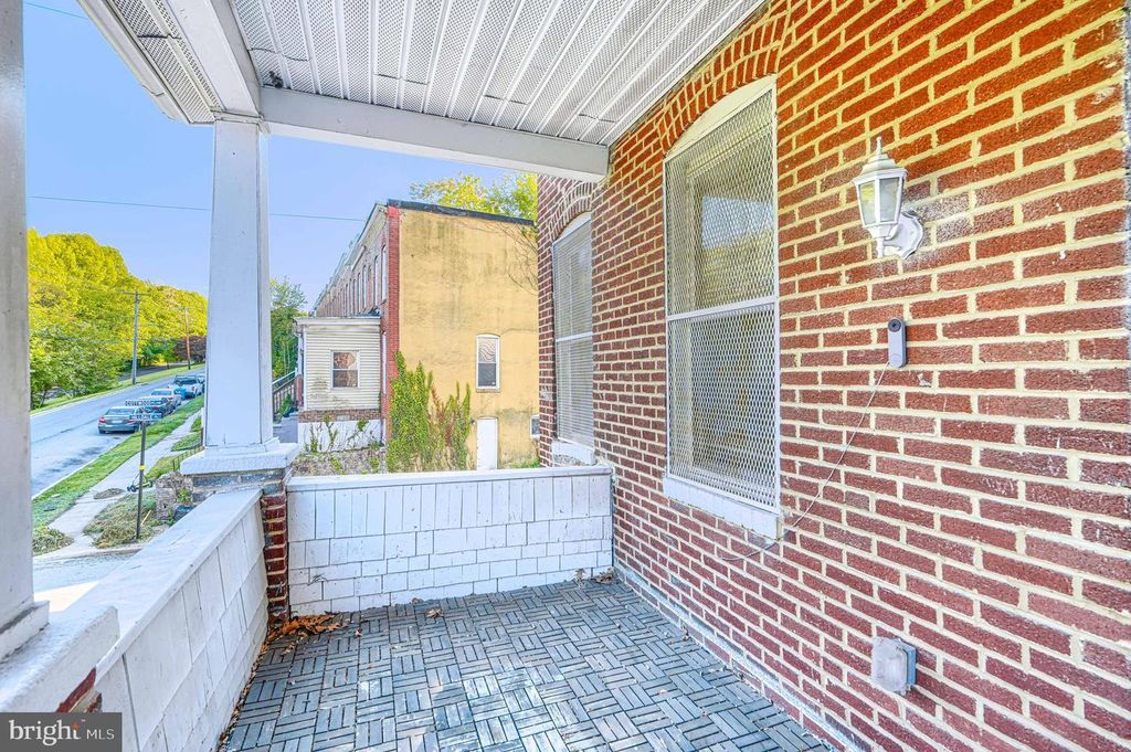 Image 8 of property listing at 2440 DRUID PARK DR, Baltimore, MD 21215