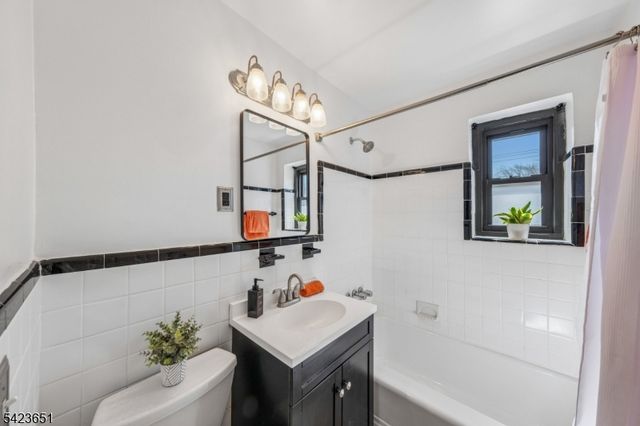 241 E Main St 2B, Bergenfield Boro, NJ 07621