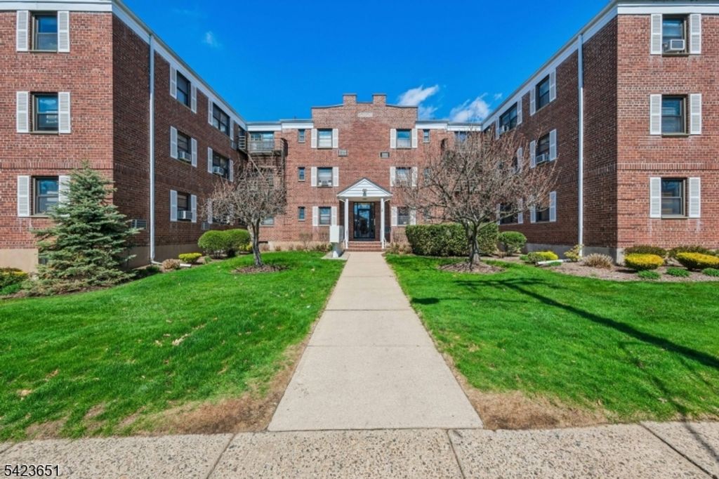 241 E Main St 2B, Bergenfield Boro, NJ 07621