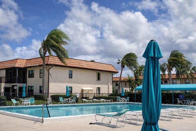 7269 Golf Colony Ct 202, Lake Worth, FL 33467