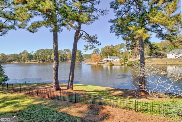 30 Hawthorne Drive, Newnan, GA 30263