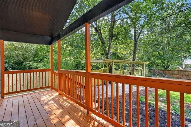 882 Tanner Dr, Scottdale, GA 30079