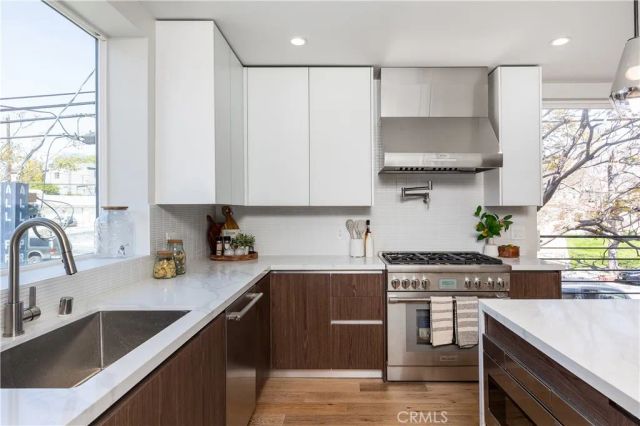 2824 Rowena Avenue A, Los Angeles, CA 90039