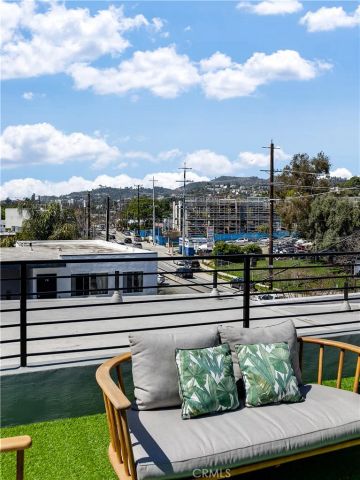 2824 Rowena Avenue A, Los Angeles, CA 90039