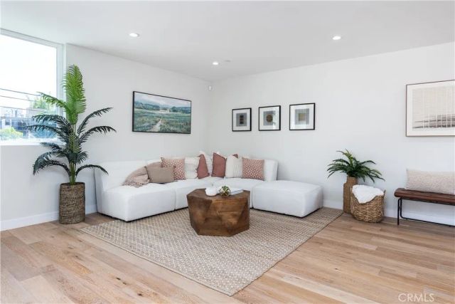 2824 Rowena Avenue A, Los Angeles, CA 90039