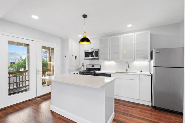 104 Thorndike St 3, Cambridge, MA 02141