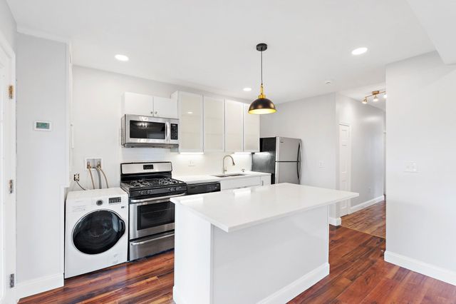 104 Thorndike St 3, Cambridge, MA 02141