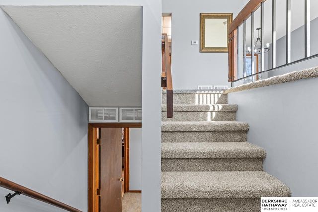 13520 Edna Street, Omaha, NE 68138