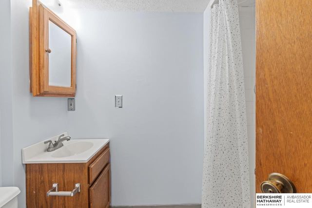 13520 Edna Street, Omaha, NE 68138