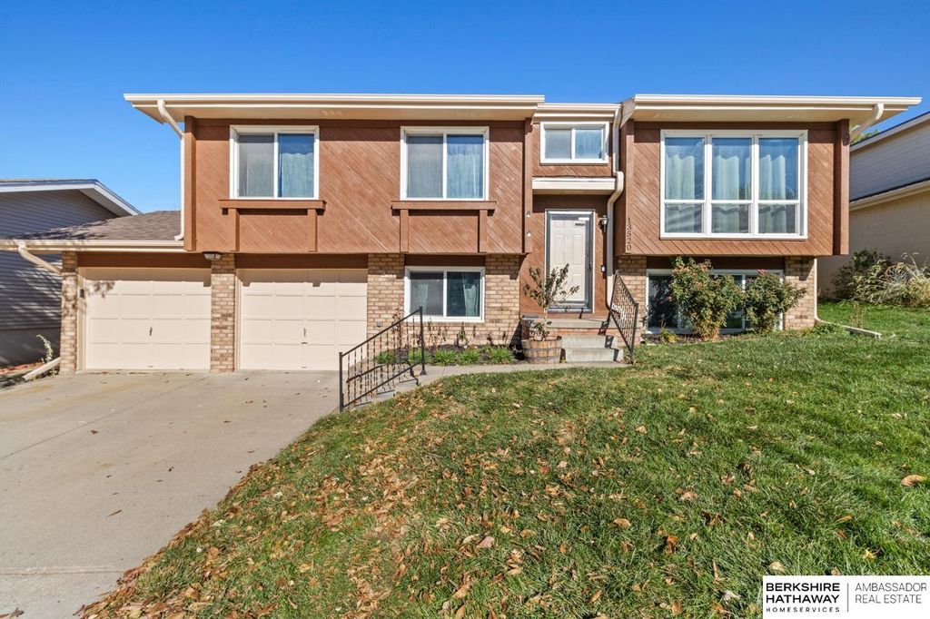 13520 Edna Street, Omaha, NE 68138