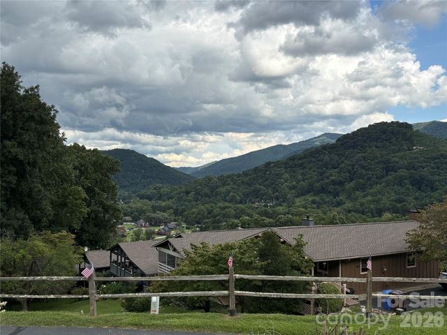 33 Flint Lane, Maggie Valley, NC 28751