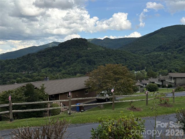 33 Flint Lane, Maggie Valley, NC 28751