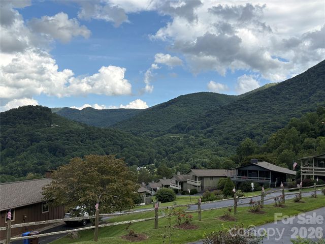 33 Flint Lane, Maggie Valley, NC 28751