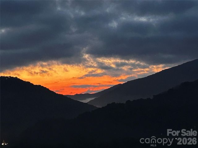33 Flint Lane, Maggie Valley, NC 28751