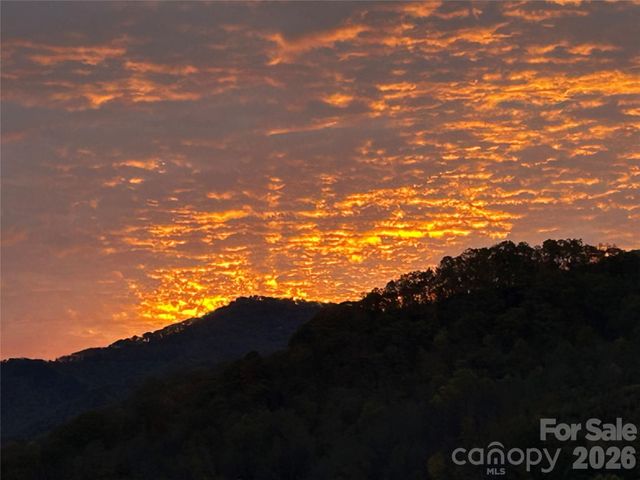 33 Flint Lane, Maggie Valley, NC 28751