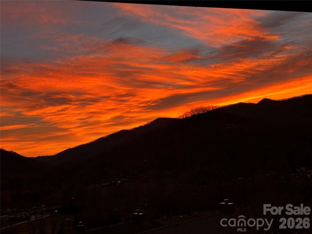 33 Flint Lane, Maggie Valley, NC 28751